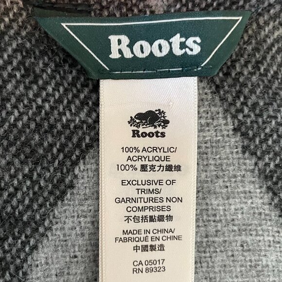 Roots Cozy 100% Acrylic Oversize Poncho/Cape Black Grey Cream Red Trim OS NWOT - Picture 10 of 13